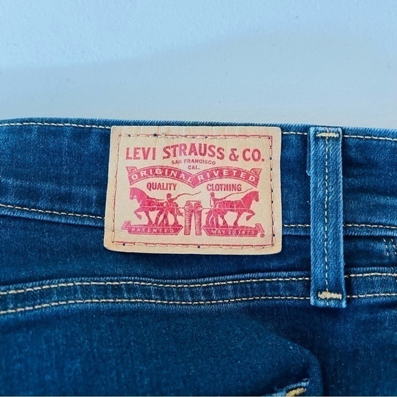 Levi’s Hi-Rise Denim Shorts Women Size 31 Blue Pockets Stretch - Picture 3 of 13